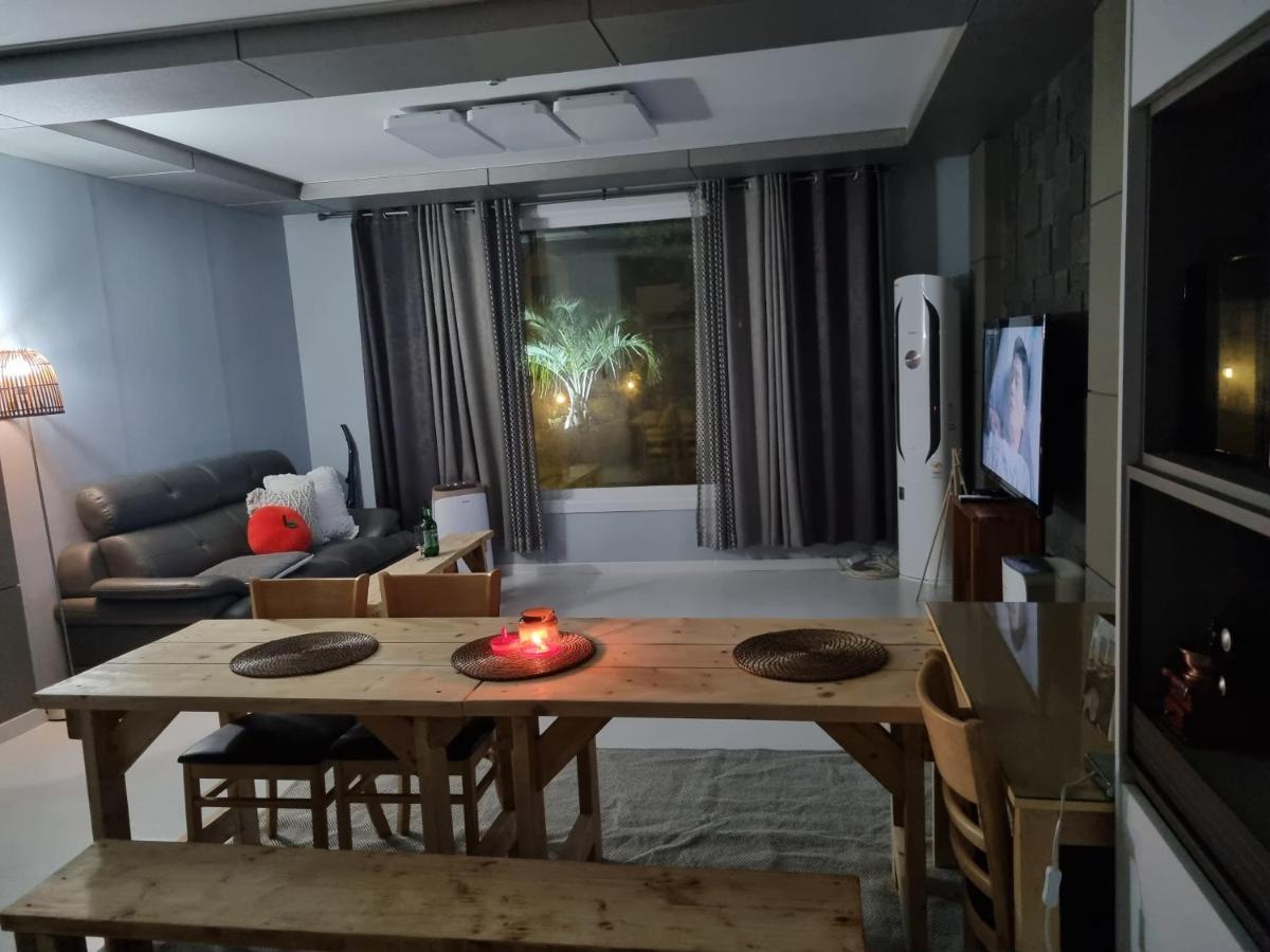 Gashi Sarang Bed & Breakfast Seogwipo Exterior photo